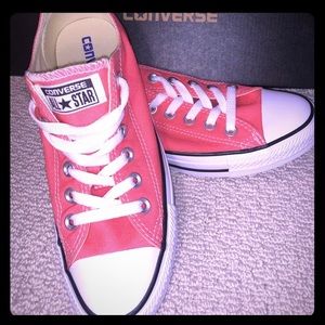 does shoe carnival sell converse